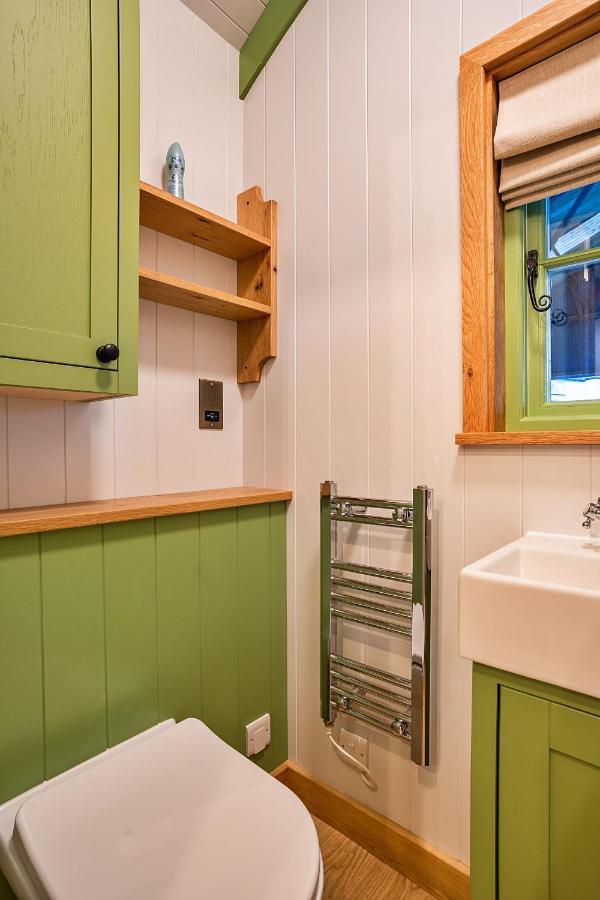 Finest Retreats - The Shepherd'S Hut At Northcombe Farm Beaworthy Bagian luar foto