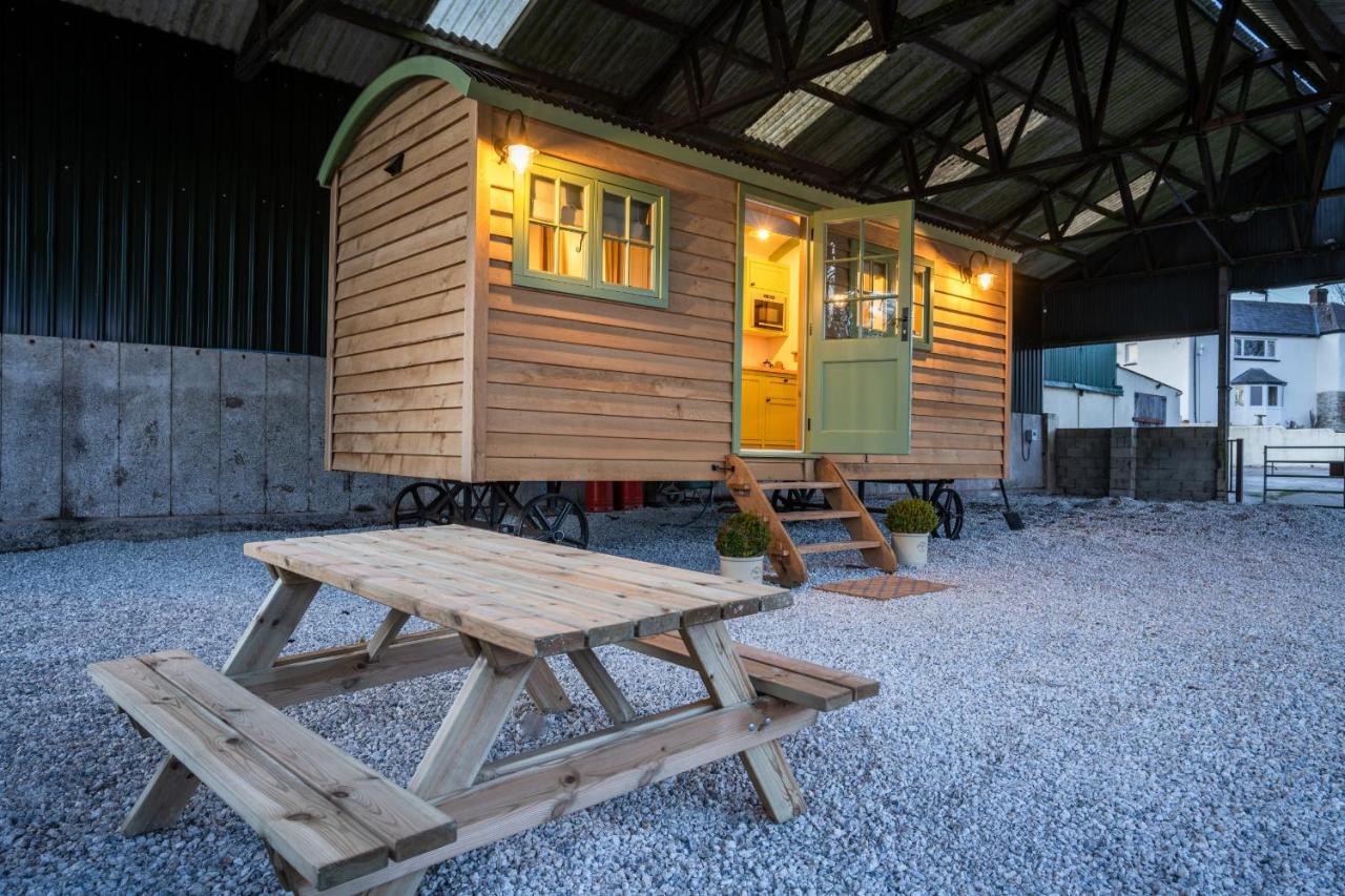 Finest Retreats - The Shepherd'S Hut At Northcombe Farm Beaworthy Bagian luar foto
