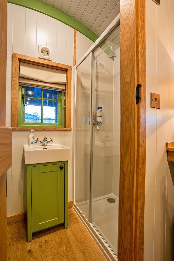 Finest Retreats - The Shepherd'S Hut At Northcombe Farm Beaworthy Bagian luar foto