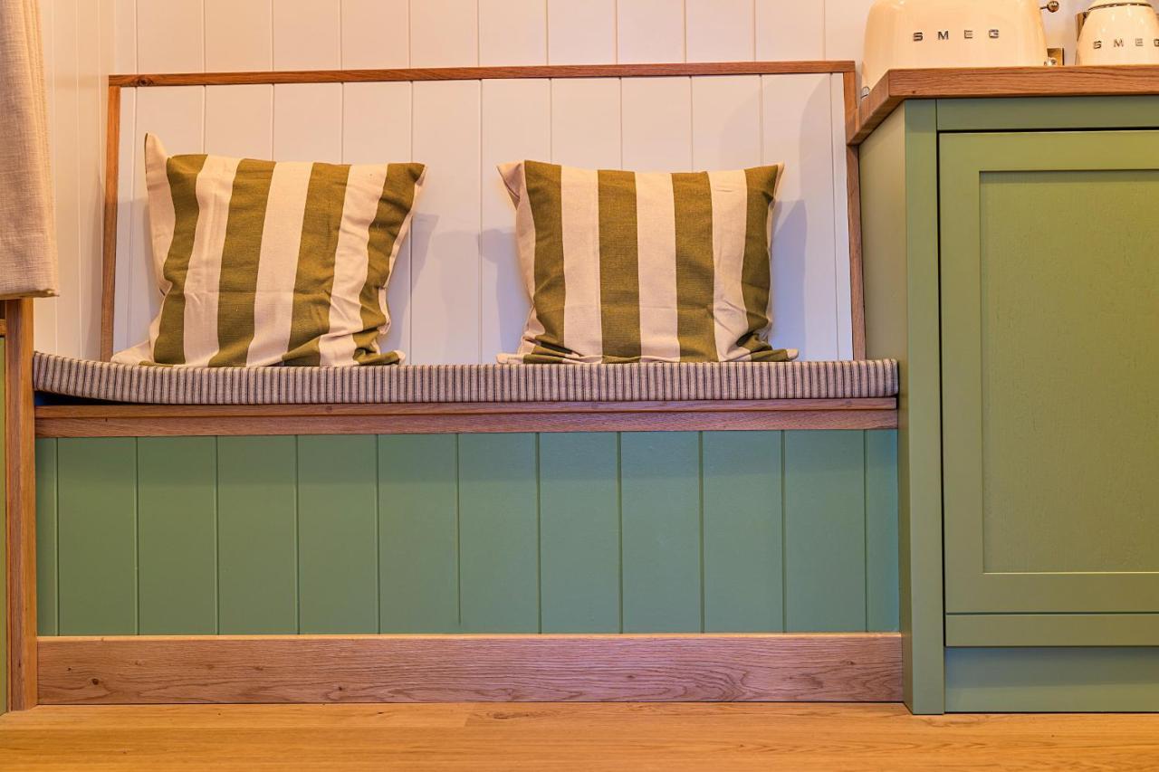 Finest Retreats - The Shepherd'S Hut At Northcombe Farm Beaworthy Bagian luar foto