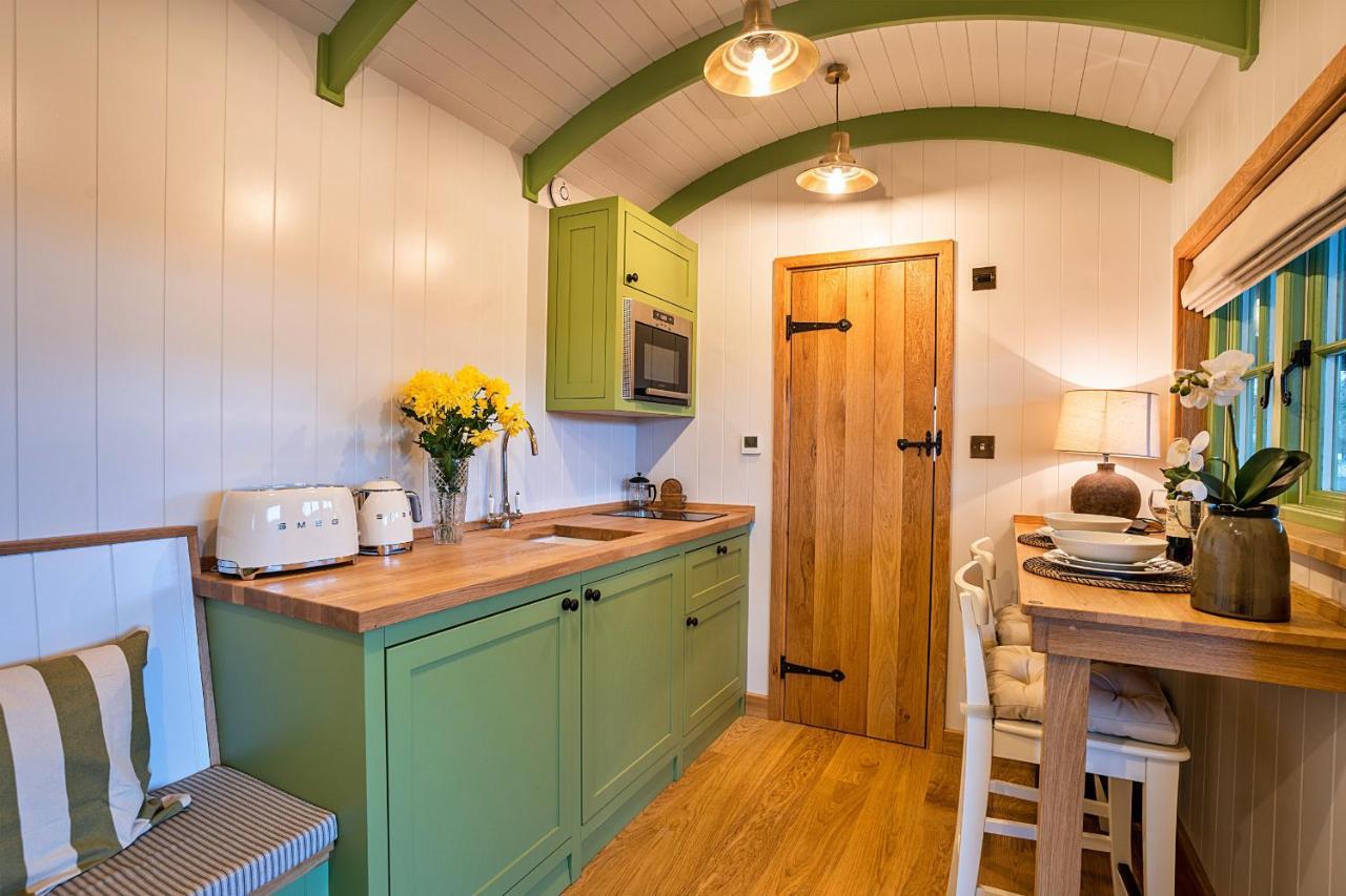 Finest Retreats - The Shepherd'S Hut At Northcombe Farm Beaworthy Bagian luar foto